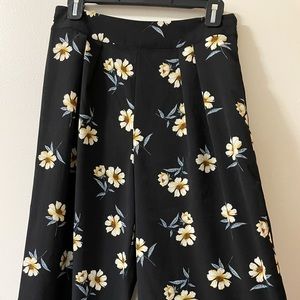 Wide-leg flowy high-waisted floral pant